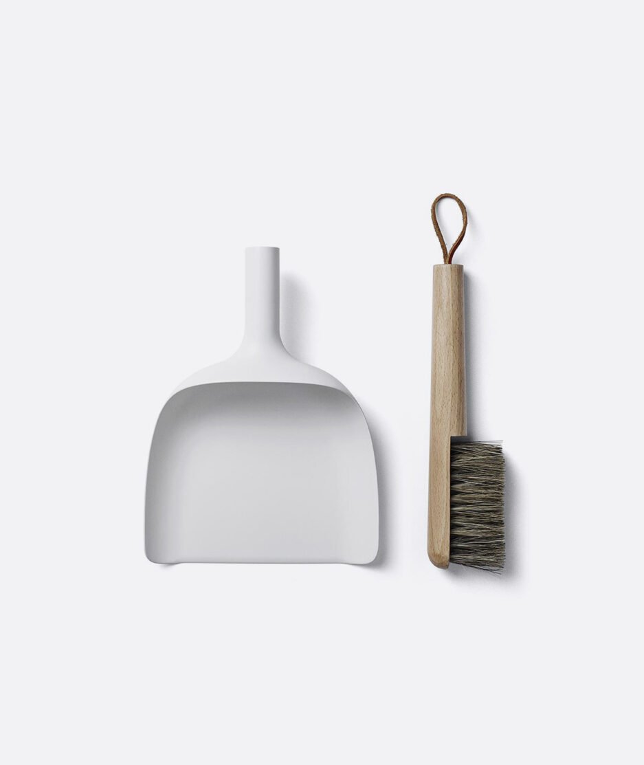 Sweeper and dustpan - Image 2